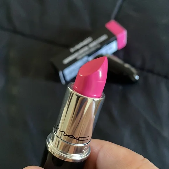 Lustreglass lipstick - pout of control - Picture 2 of 7